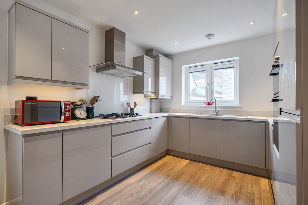 Property photo 3 of 25 4-6A917Ca91B376-1...