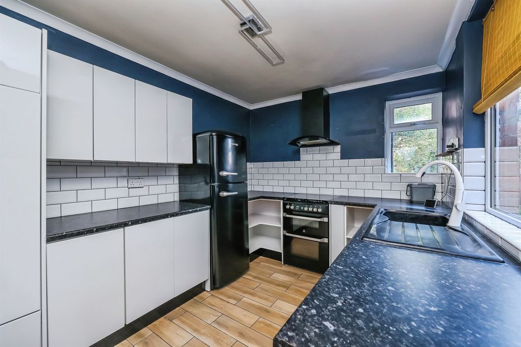 Property photo 3 of 31