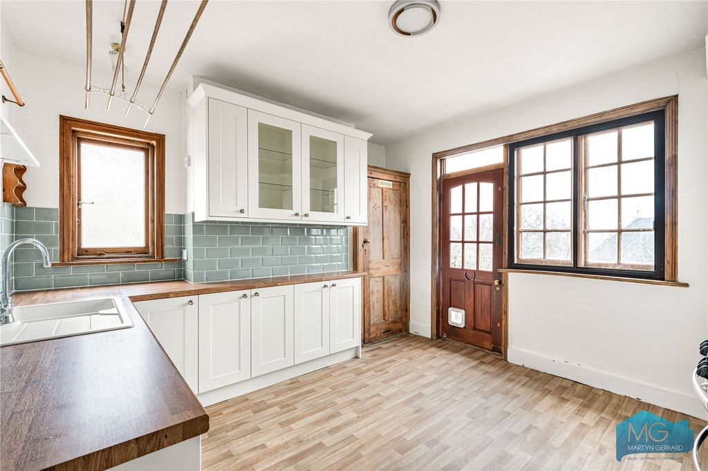 Property photo 3 of 18 Picture No. 11