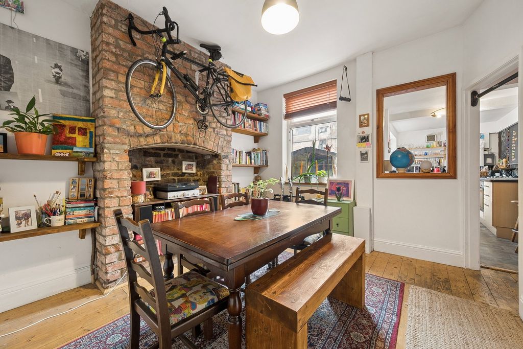 Property photo 3 of 9