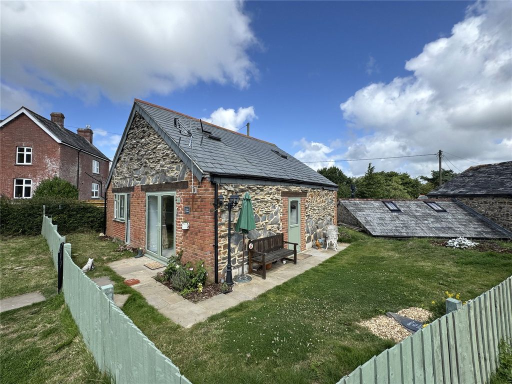 Property photo 2 of 23 Picture No. 30