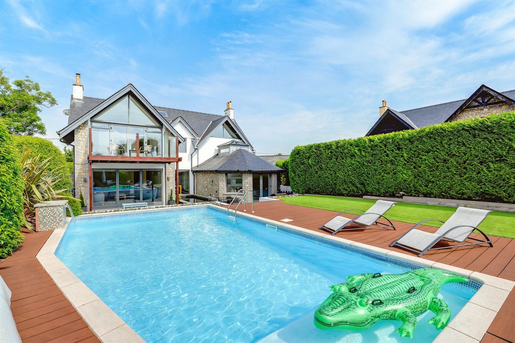 Property photo 3 of 31