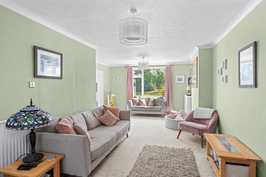 Property photo 2 of 31 Lengcrescent-014.Jpg