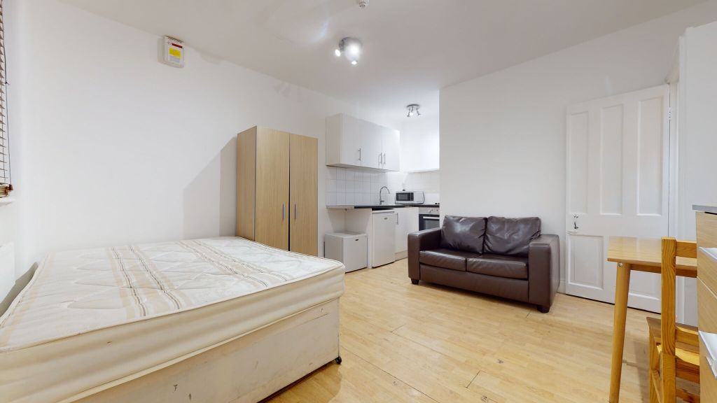 Property photo 1 of 10 Bedroom