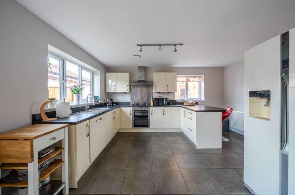 Property photo 2 of 21 1484849-7-6A425B3419Afb