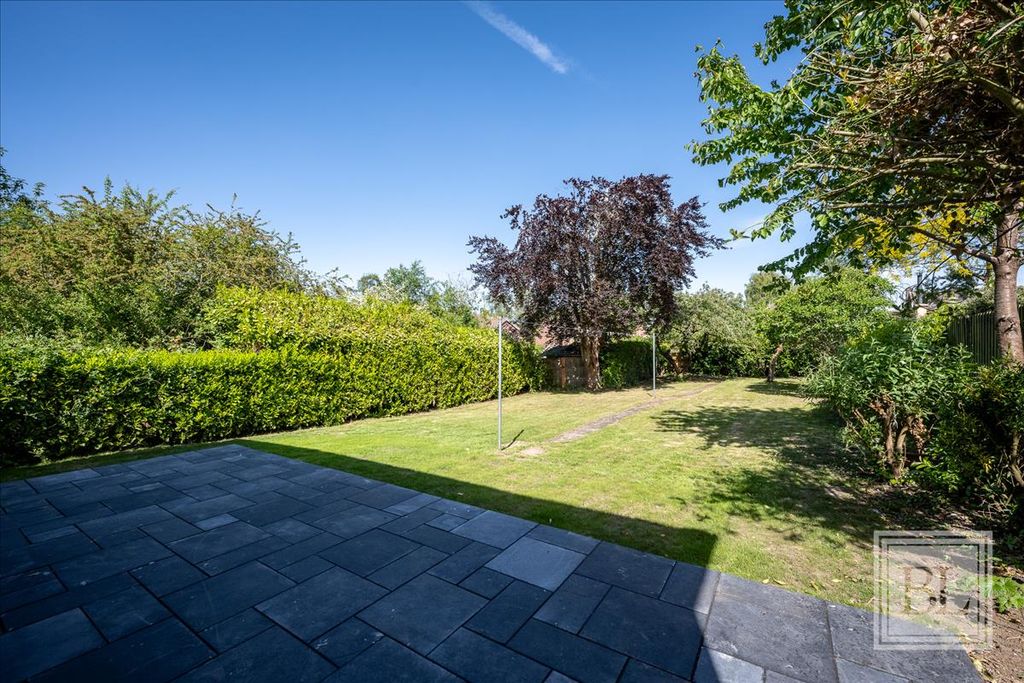 Property photo 2 of 27