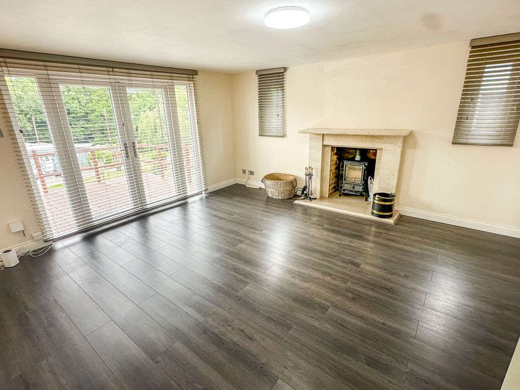 Property photo 2 of 12 Lounge