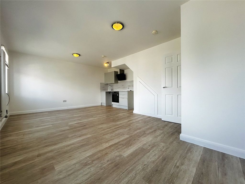 Property photo 3 of 10 Lounge Kitchenette