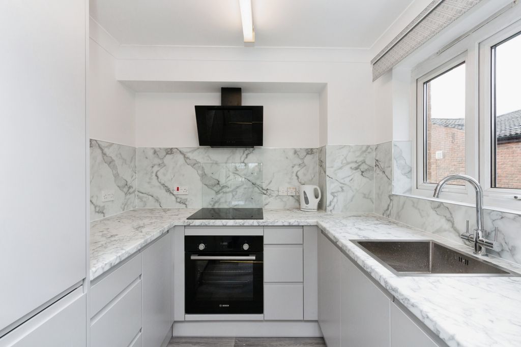Property photo 3 of 9 Kitchen