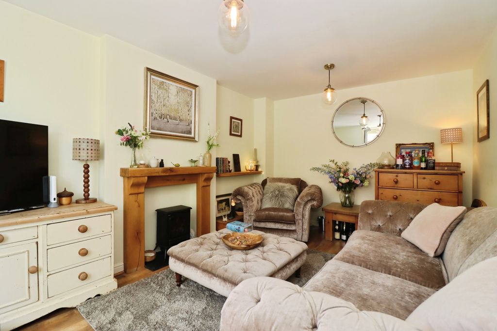 Property photo 2 of 27