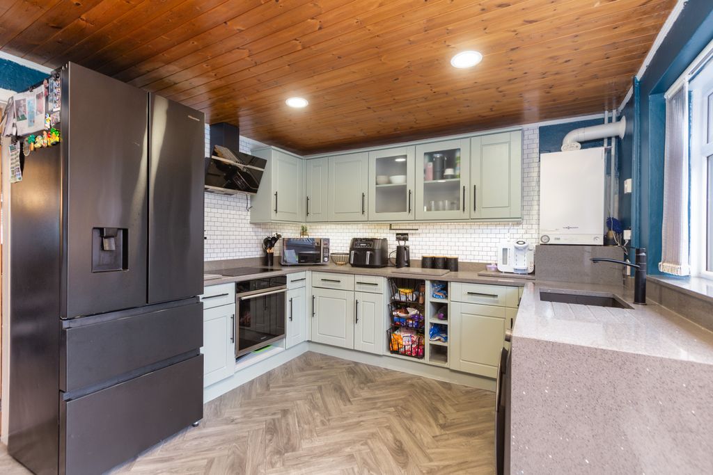 Property photo 3 of 20 3