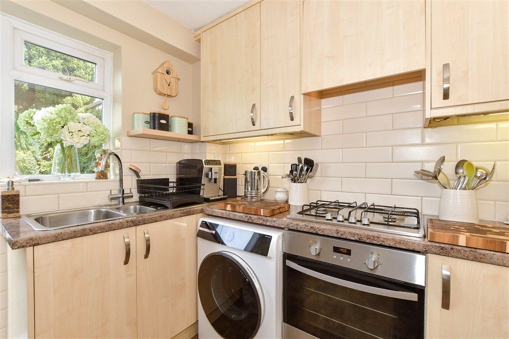 Property photo 3 of 12 Kitchen