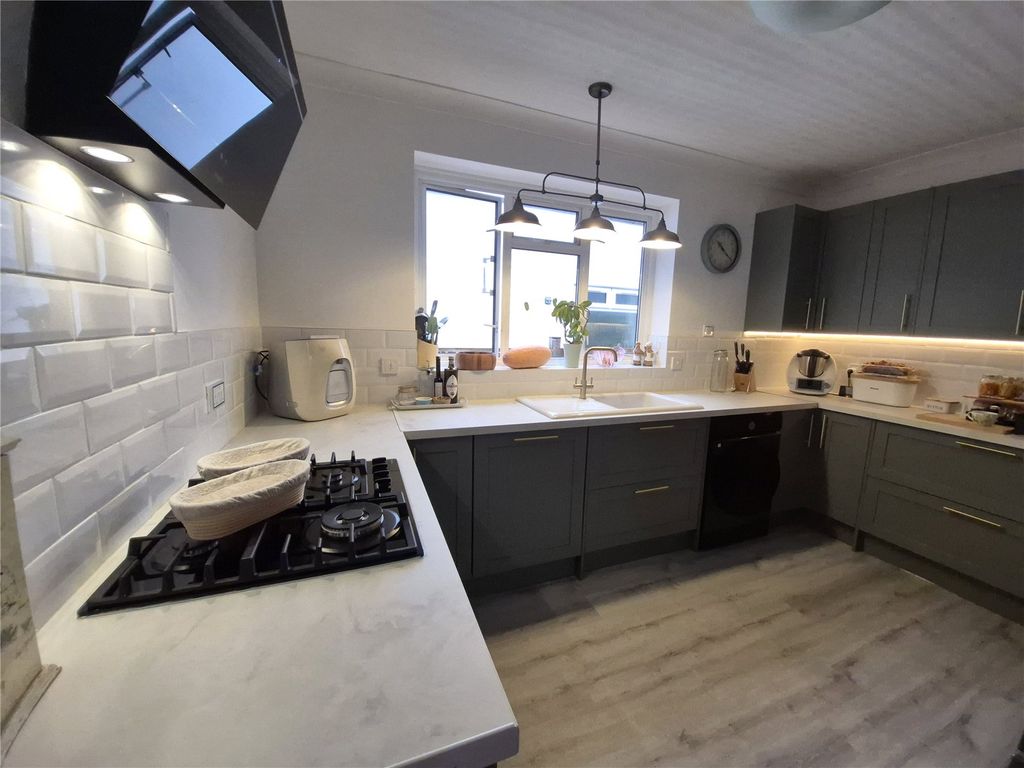 Property photo 2 of 13 Picture No. 30