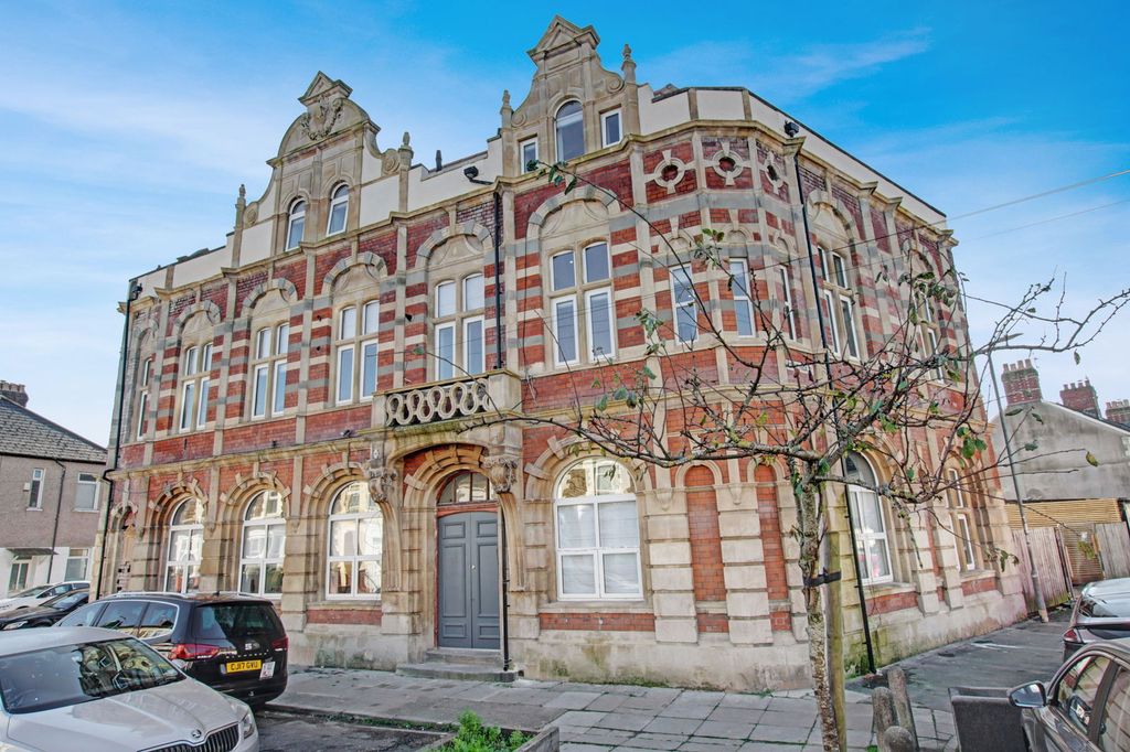 Property photo 1 of 25