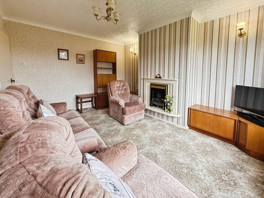 Property photo 3 of 17 Living Room