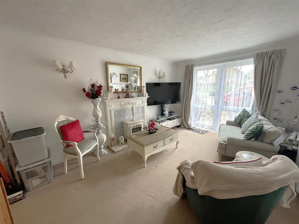 Property photo 3 of 11 Living Room.Jpeg