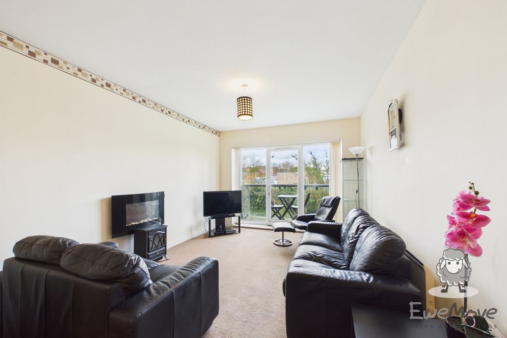 Property photo 2 of 8 16 (3)