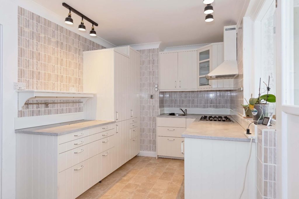 Property photo 3 of 24 Bessborough Terrace_18.Jpg