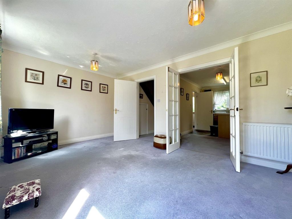 Property photo 3 of 9 Sitting Room