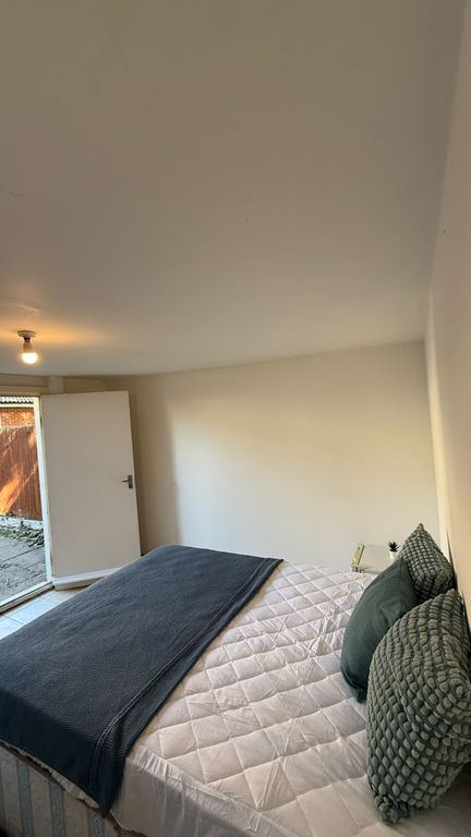 Property photo 3 of 9 Bedroom