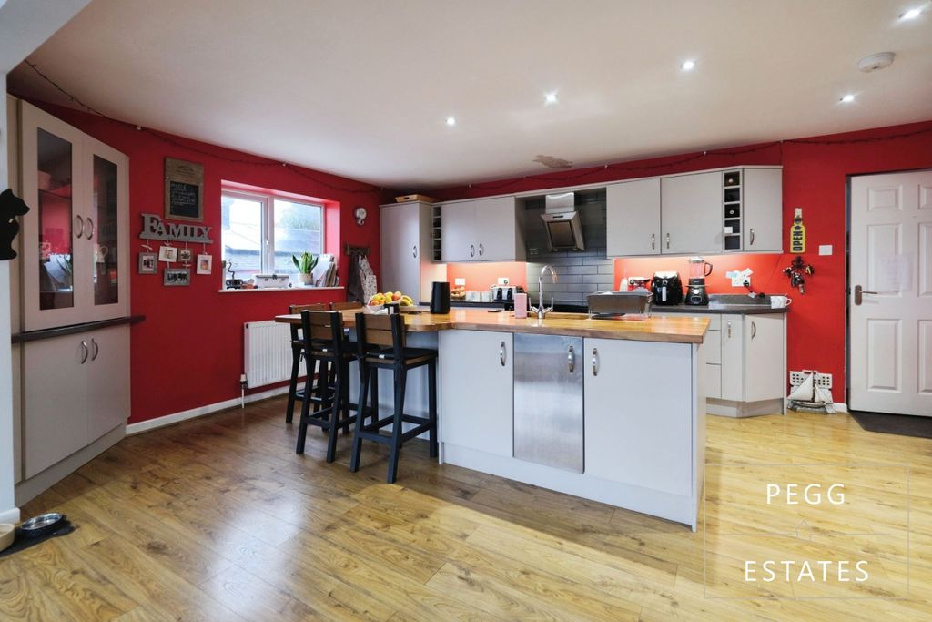 Property photo 3 of 47