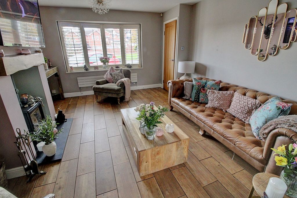 Property photo 2 of 21 2. Lounge