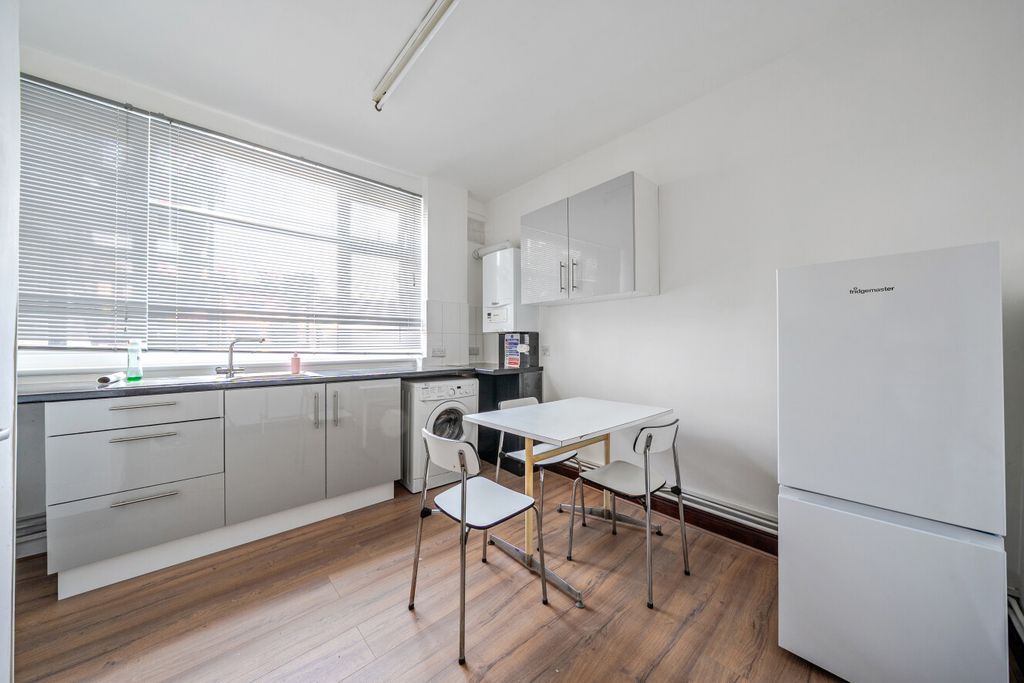 Property photo 1 of 7 1493706-9-6A5504d...
