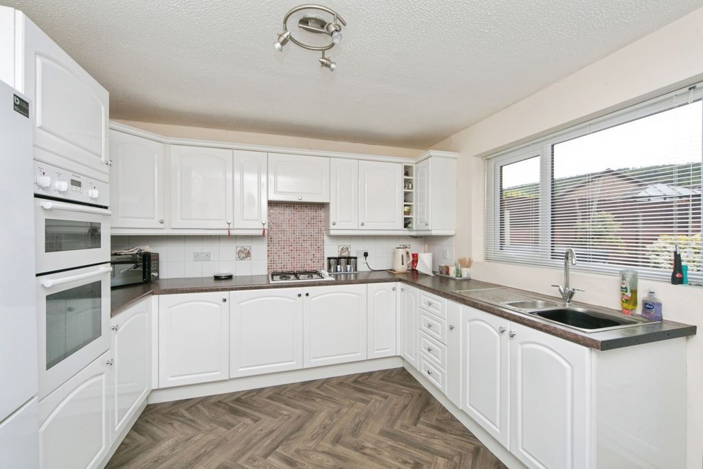 Property photo 3 of 19 Pbox-Img.Jpg