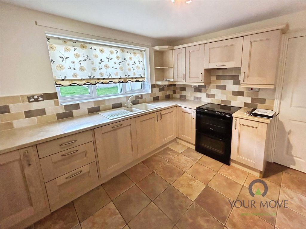 Property photo 3 of 20 Kitchen