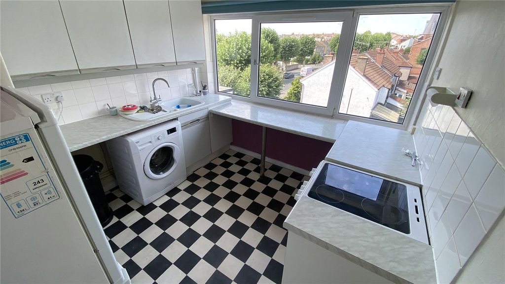 Property photo 2 of 8 Picture No. 06