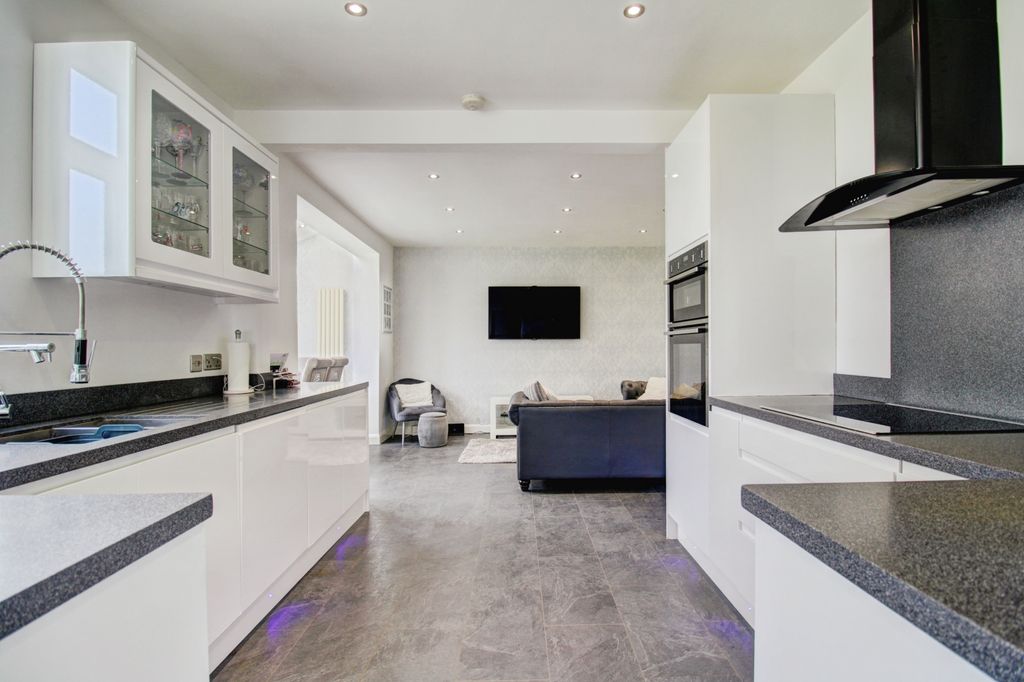 Property photo 3 of 20 Kitchen To Snug