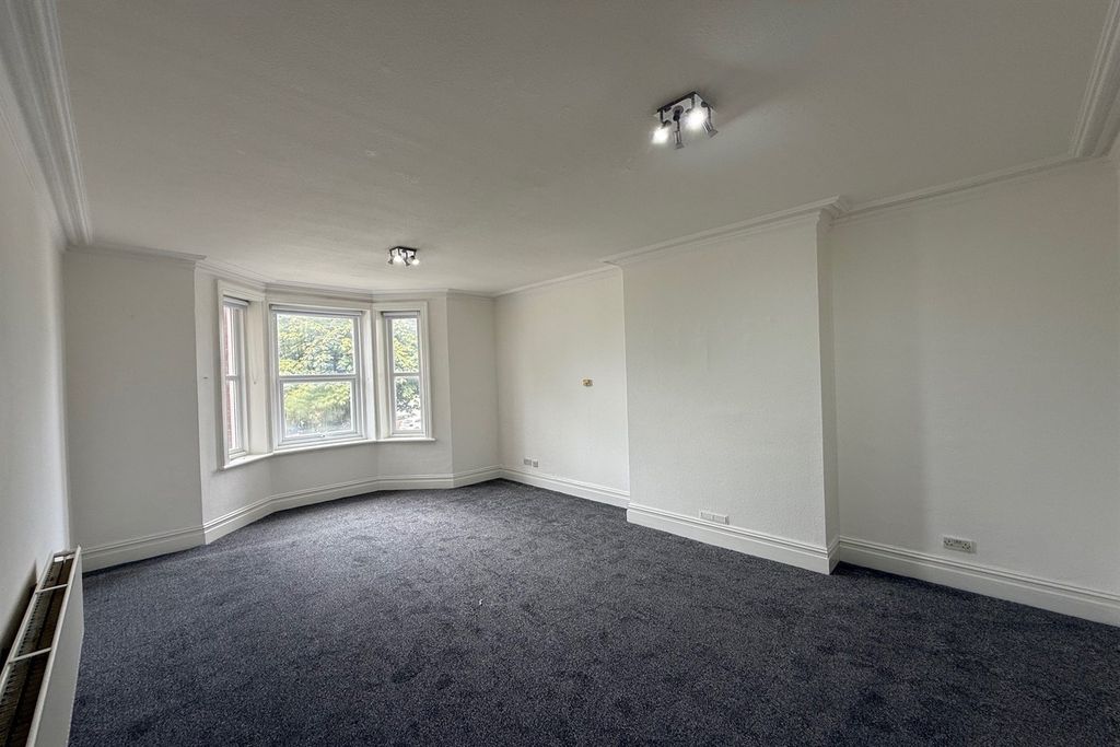 Property photo 1 of 6 (Main)