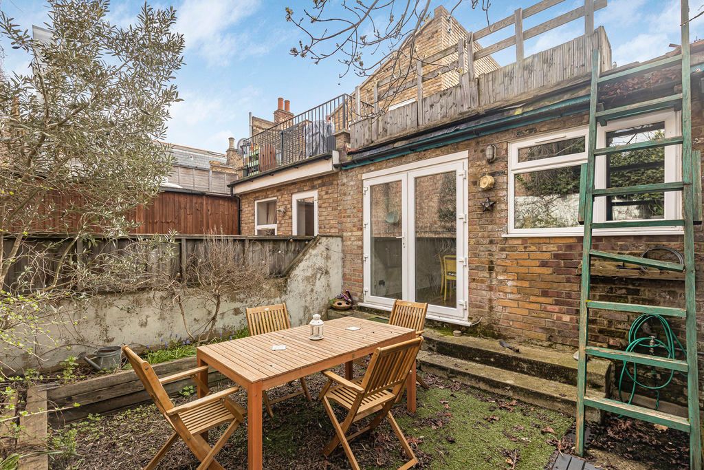 Property photo 3 of 19 Photo 1