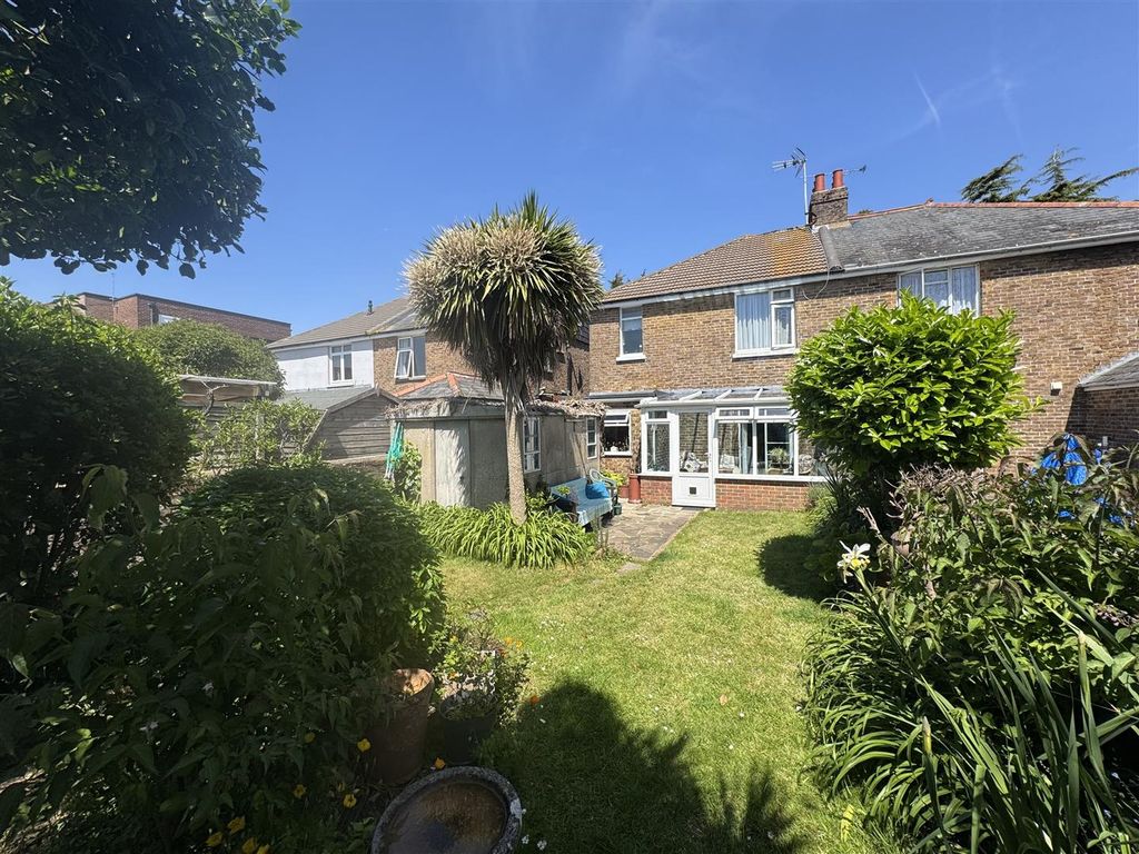 Property photo 2 of 19 For Sale By Aspire Residential | Salvington Road