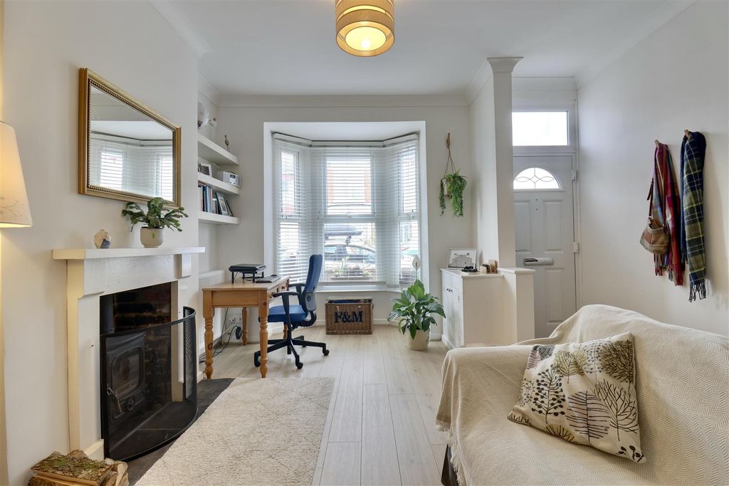 Property photo 2 of 26 02Bdca75-Eea9-4F73-84E2-2F95C047C518_1_201_A.Jpeg