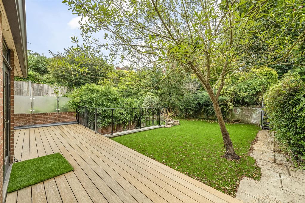 Property photo 2 of 10 Garden3.Jpg