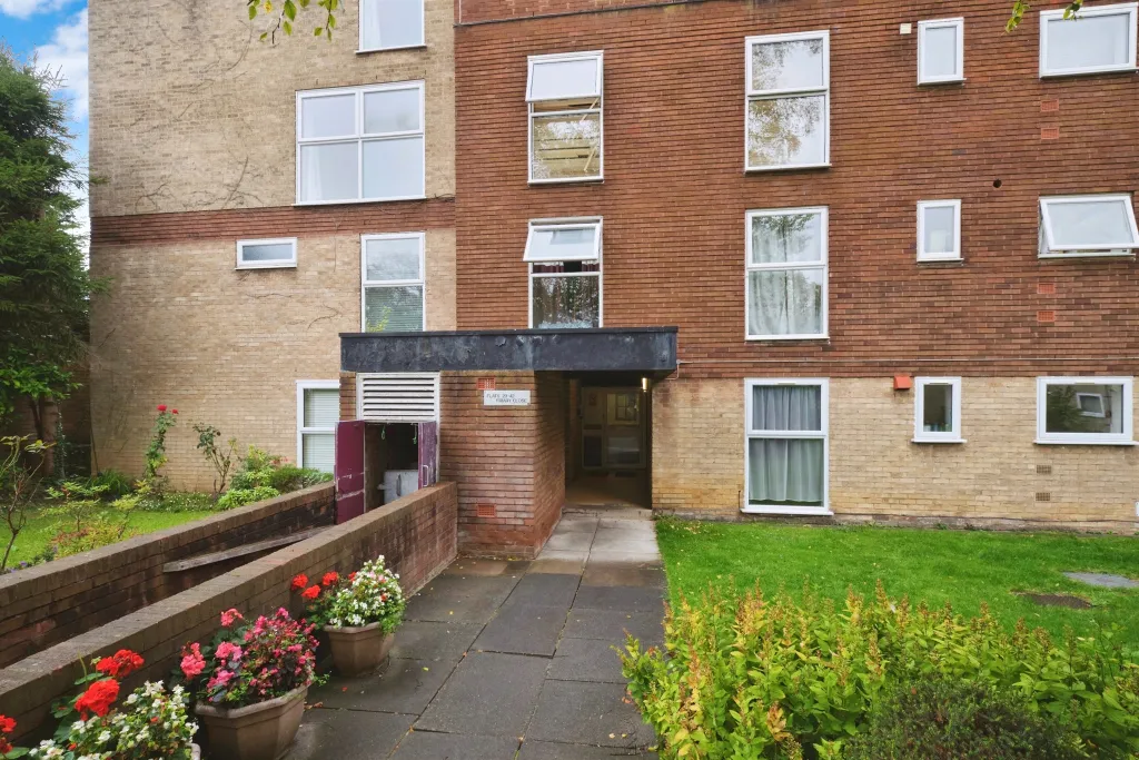Apartment in Birmingham, Birchfield - View 3
