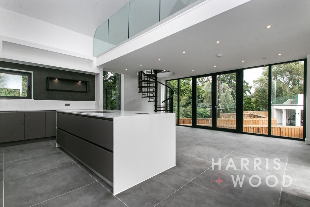 Property photo 2 of 46 3996822