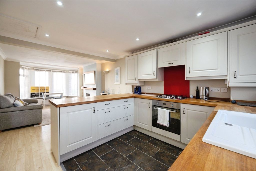 Property photo 2 of 22 Picture No. 12