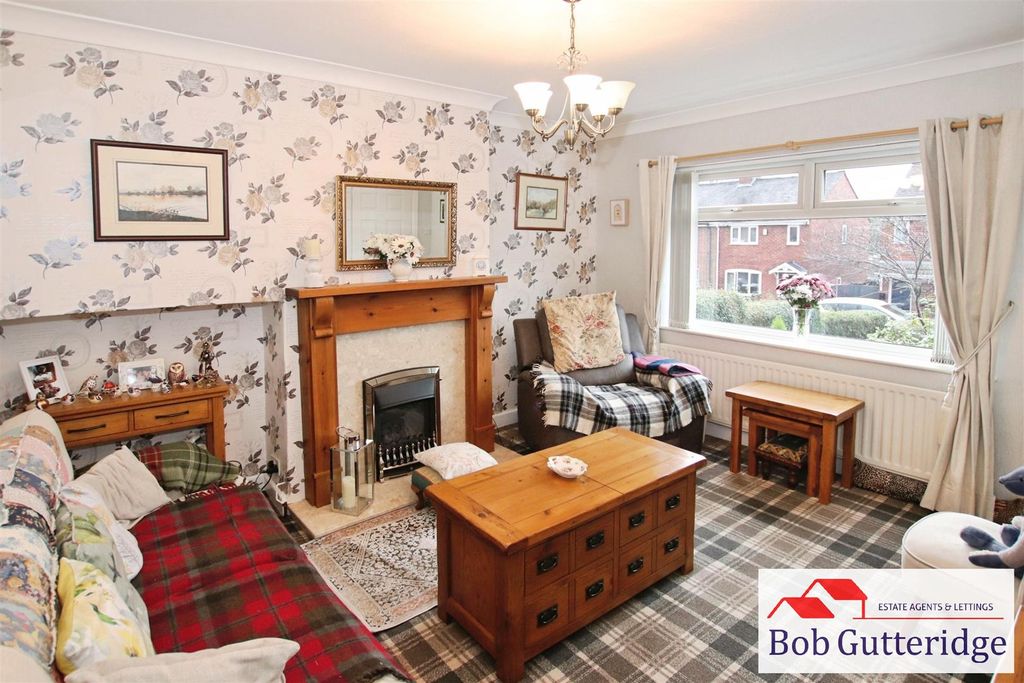 Property photo 3 of 24 Lounge