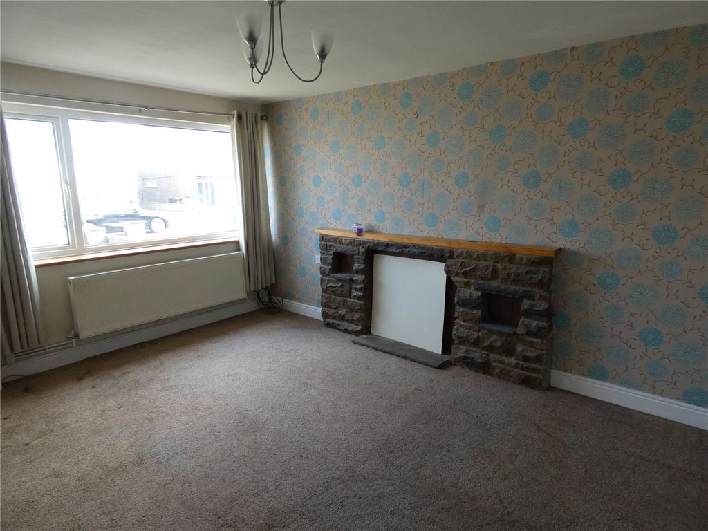 Property photo 3 of 11 Lounge