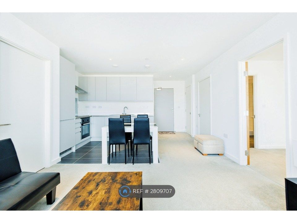 Property photo 3 of 15 Lounge