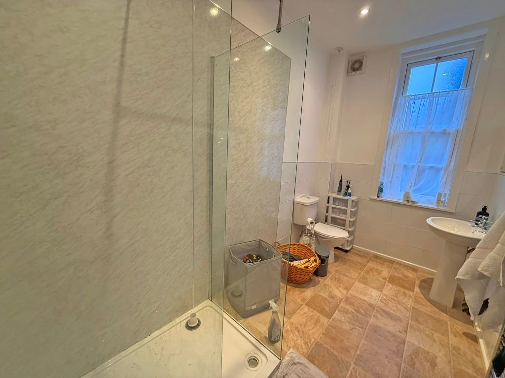 Additional image 7 of 3 bed flat for saleHall Park Close, Scalby YO13