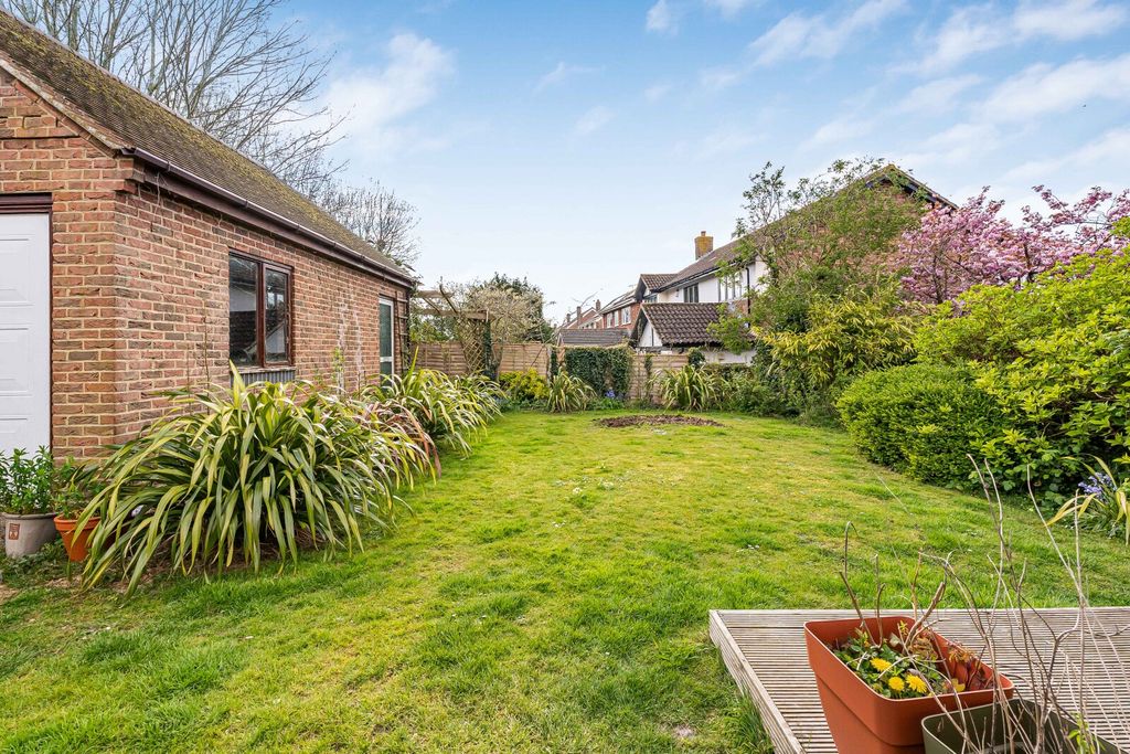 Property photo 2 of 18 Picture No. 24