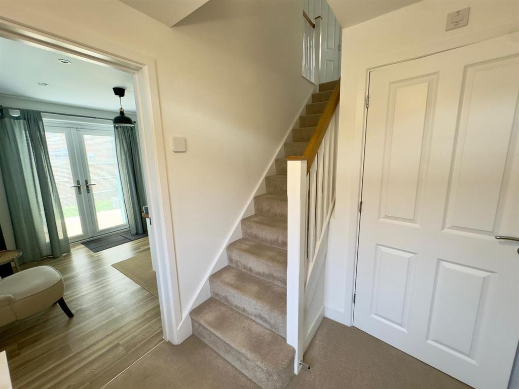 Additional image 11 of 3 bed detached house for saleWebb Close, Hook RG27