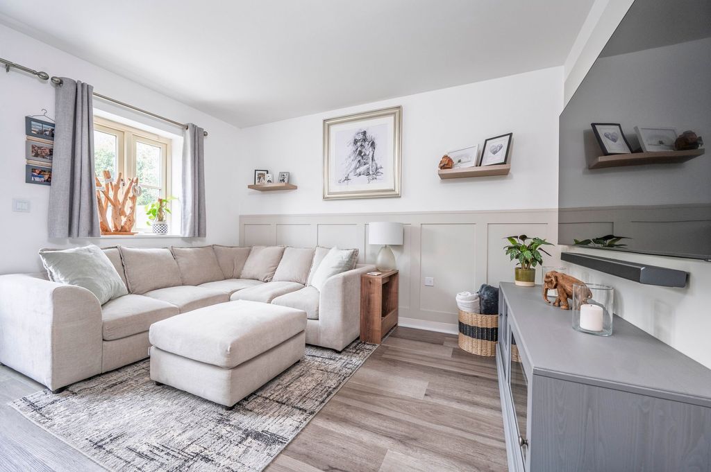 Property photo 2 of 20 Living Room