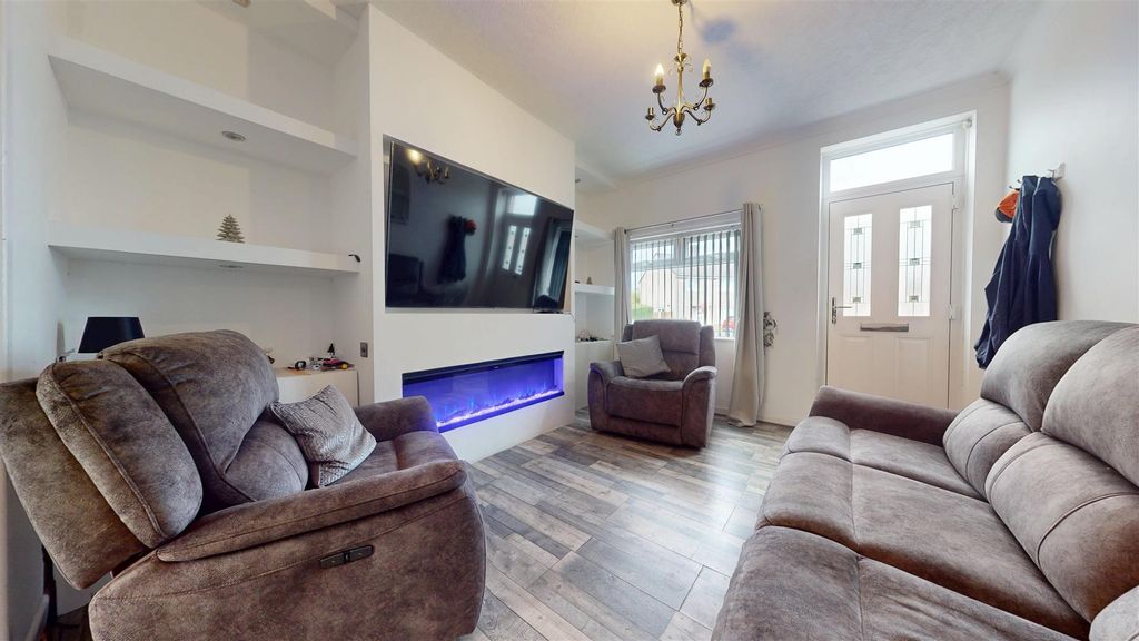 Property photo 3 of 16 Berrys Lane Living Room