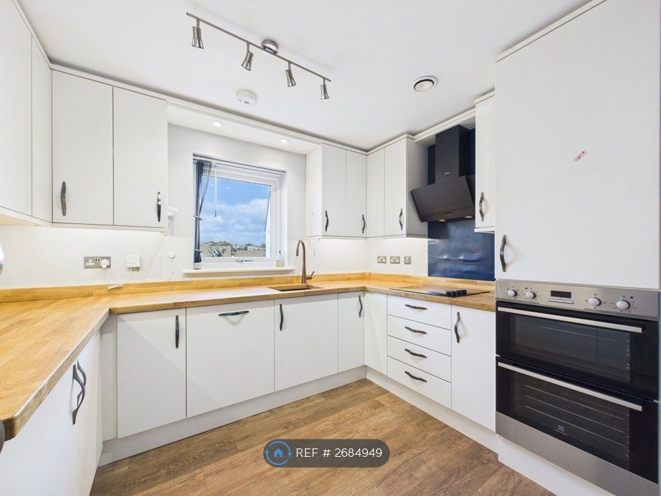 Property photo 2 of 12 Kitchen