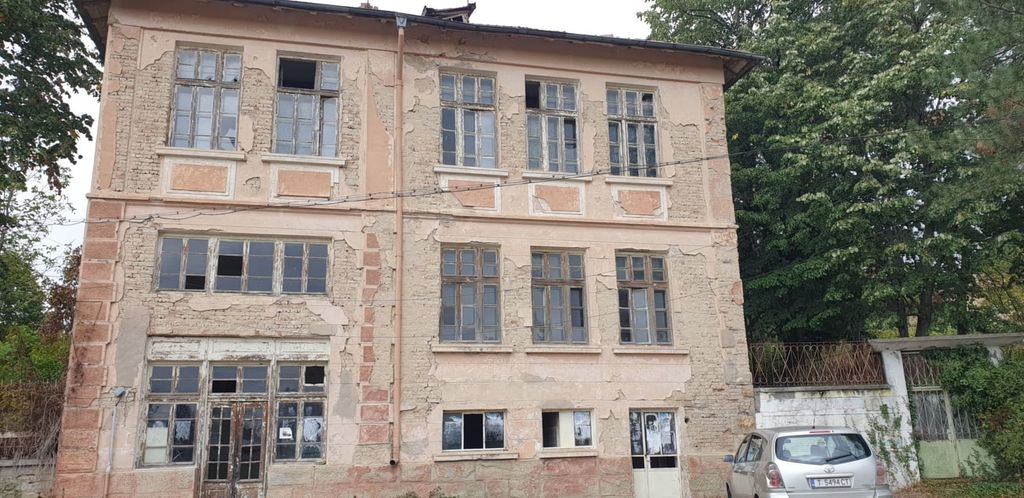 Property photo 2 of 88 Detailed View Of The Building's Exterior Showing Aged Plaster And Window Frames