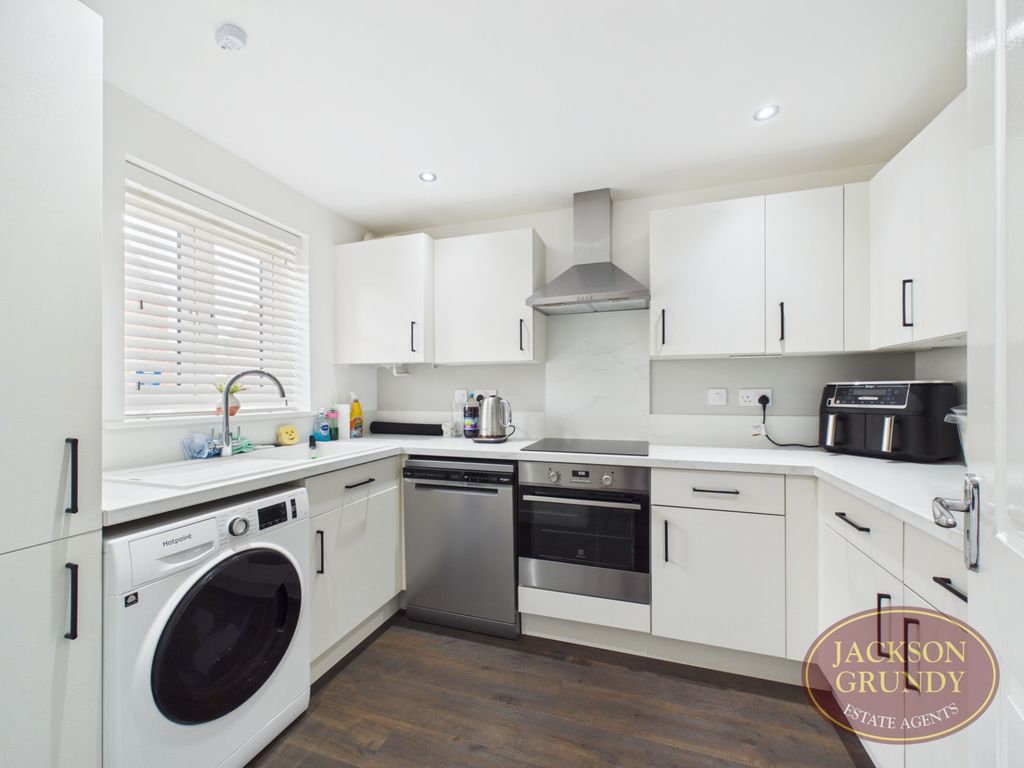 Property photo 2 of 12 Pianoforte Road